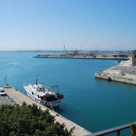 فندق مبيت وإفطار L'approdo Delle Sirene