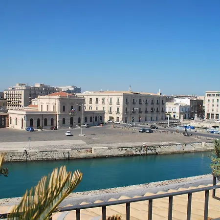L'approdo Delle Sirene سيراكوزا
